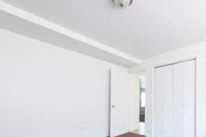 7901 S Paxton Ave Apartments Chicago Bedroom